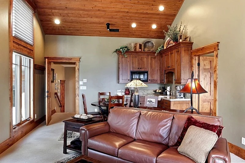 King's Estate - Custom Tamarack Resort - Ski in/out, hot tub, sauna, game rm, walk to village in Donnelly, Idaho, United States — photo 3