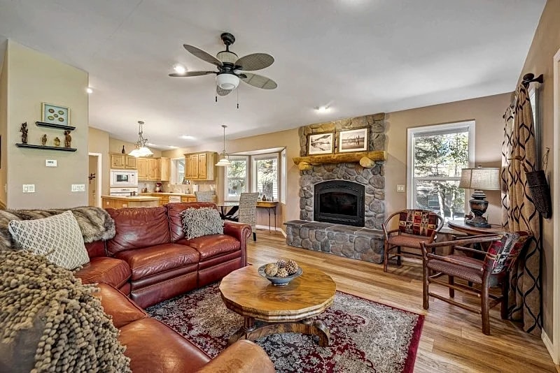 New! Fairway to Heaven - Golf Course - Deck - Fireplace - Garage in McCall, Idaho, United States — photo 3