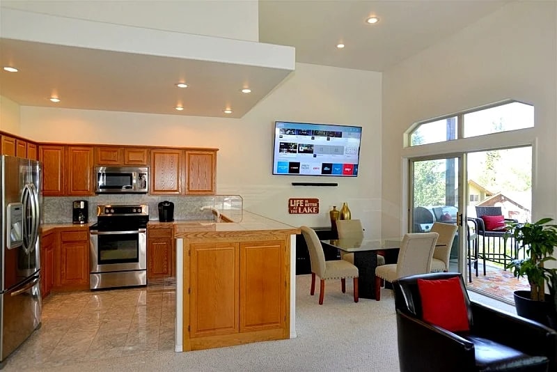 Downtown Lakeview Villa Townhome: Walk to Lake and Downtown, Lakeview Balcony in McCall, Idaho, United States — photo 4