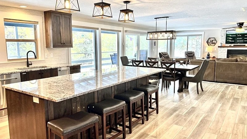 The Great Outdoors - Fantastic home - Lake Cascade - Game room - A/C - Lots of parking in Cascade, Idaho, United States — photo 2