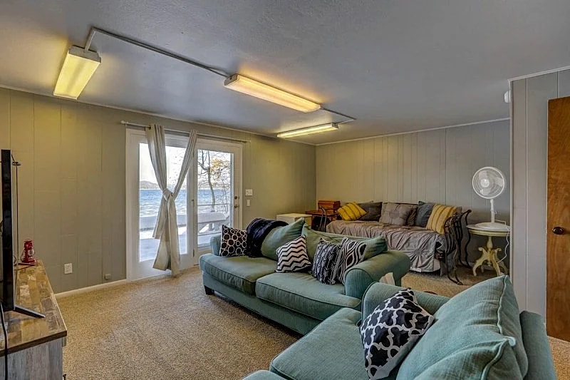 Almost Heaven-Lakefront-Shared dock w/Annie's Place-Rent both for a 6-room getaway for large groups! in McCall, Idaho, United States — photo 2