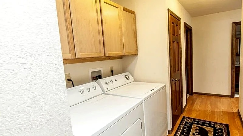 Hot Tub, Pool Table, more - Bear Mt. Retreat - Big Bear Lake in Big Bear Lake, California, United States — photo 5