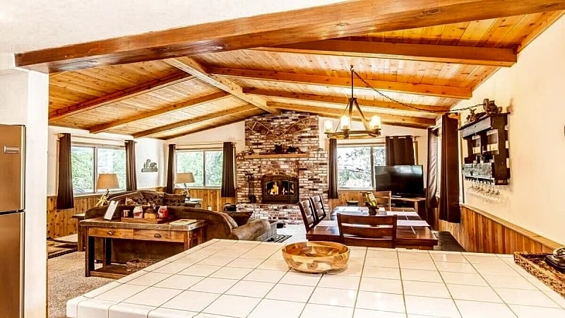 Hot Tub, Pool Table, more - Bear Mt. Retreat - Big Bear Lake in Big Bear Lake, California, United States — photo 4