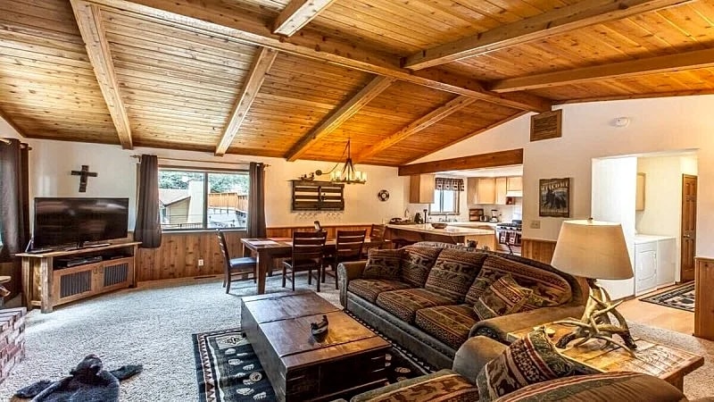 Hot Tub, Pool Table, more - Bear Mt. Retreat - Big Bear Lake in Big Bear Lake, California, United States — photo 2