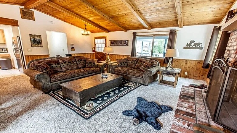Hot Tub, Pool Table, more - Bear Mt. Retreat - Big Bear Lake in Big Bear Lake, California, United States — photo 3