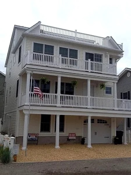 UPSCALE Deck House! Labor day weekend special 2400 sep 02-05 ! RR#22-065 in Seaside Heights, New Jersey, United States — photo 4