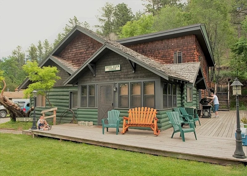 Deer Glen Lodge Thirty Minutes from Mt Rushmore - In Rapid City On Canyon Lake Thirty Minutes from Mt Rushmore