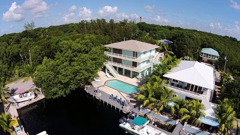 Spectacular Waterfront Ocean side 4/4 3 story home with Pool & 60 Ft Dock in Key Largo, Florida, United States — photo 2