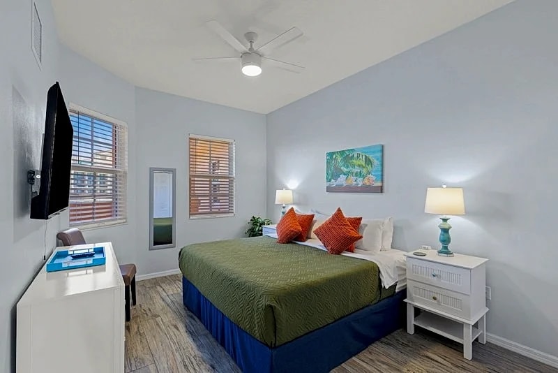 Spotless Condo Stunning Panoramic Balcony Views King Beds Beach Across Street in Clearwater, Florida, United States — photo 5