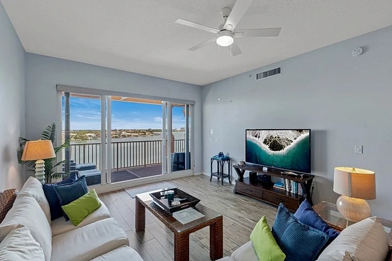 Spotless Condo Stunning Panoramic Balcony Views King Beds Beach Across Street in Clearwater, Florida, United States — photo 3