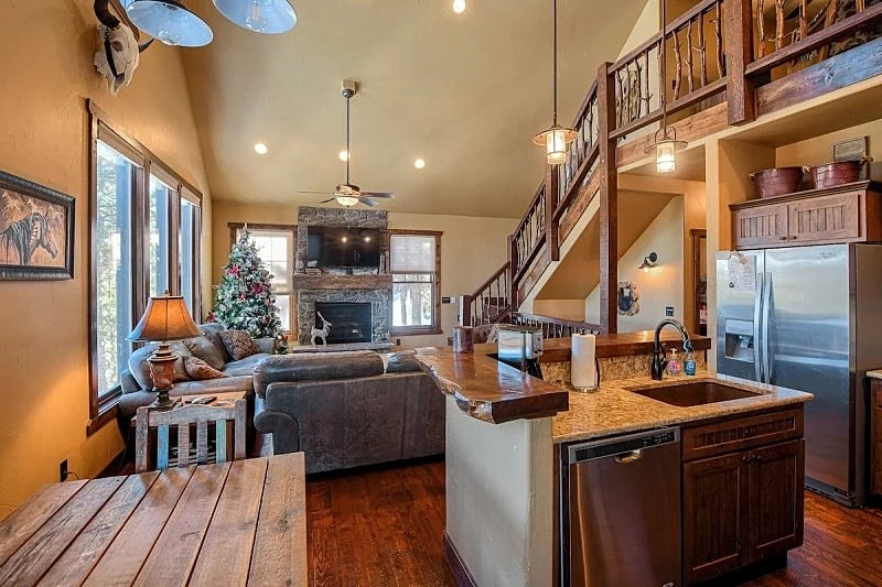 Foote Creek Lodge | 4 Bed, 3 Bath in Lead, South Dakota, United States — photo 4