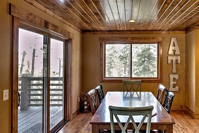 Gray Goose Lodge - Private back deck, hot tub and Wifi! in Lead, South Dakota, United States — photo 4