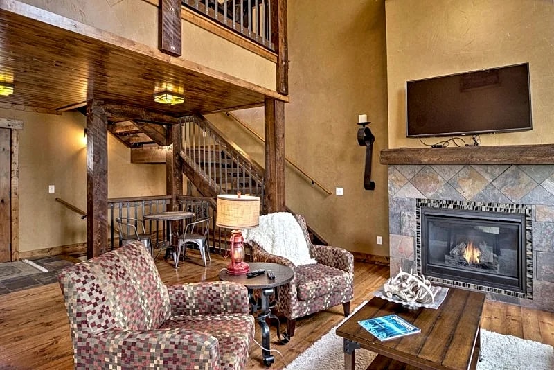 Gray Goose Lodge - Private back deck, hot tub and Wifi! in Lead, South Dakota, United States — photo 5