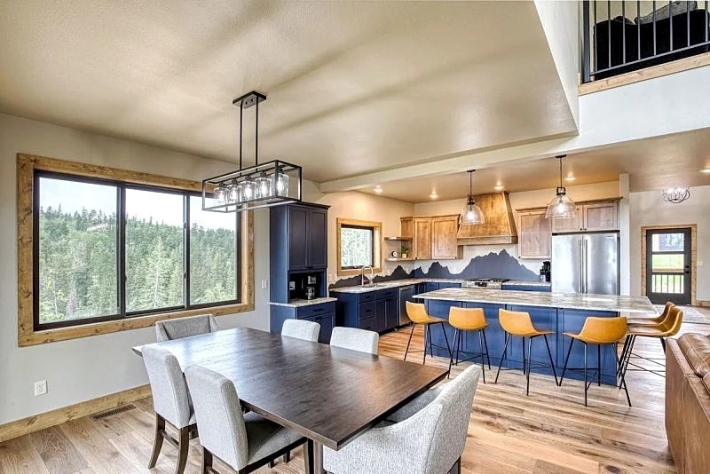 The Cliffhanger - Gorgeous views! Indoor Outdoor Fireplace and Hot tub! in Lead, South Dakota, United States — photo 5