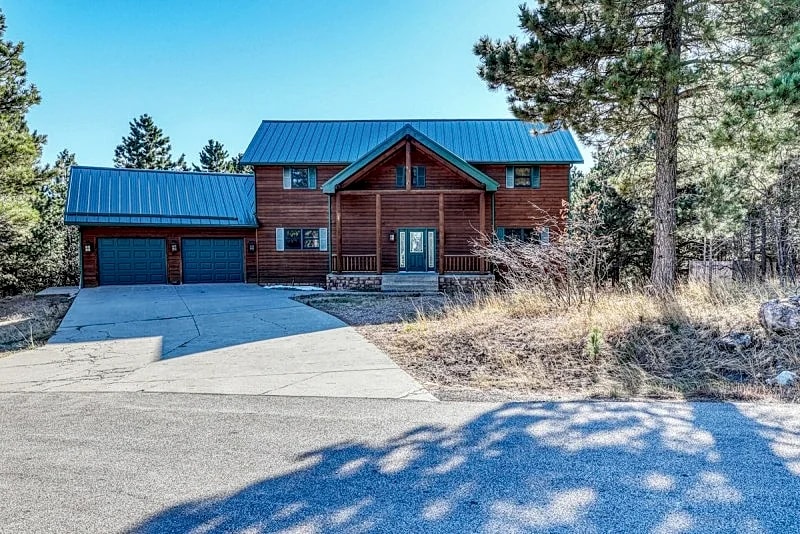 Pine Hollow Lodge - Beautiful 5 bedroom home just minutes from Deadwood!