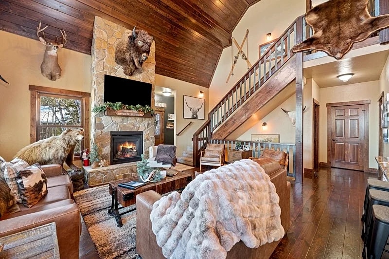 Ravens Ridge - 4 Bedroom cabin with hot tub! in Lead, South Dakota, United States — photo 5