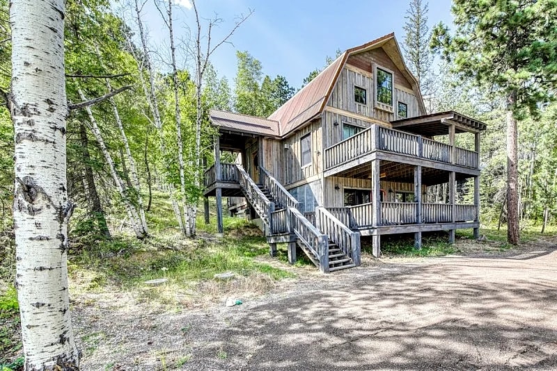 Ravens Ridge - 4 Bedroom cabin with hot tub! in Lead, South Dakota, United States — photo 2