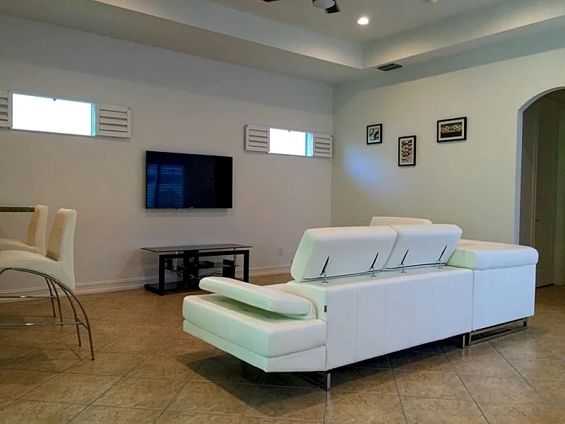 Private 3BR 3BA Villa in Gorgeous Resort-Style Gated Community close to a beach in Naples, Florida, United States — photo 3