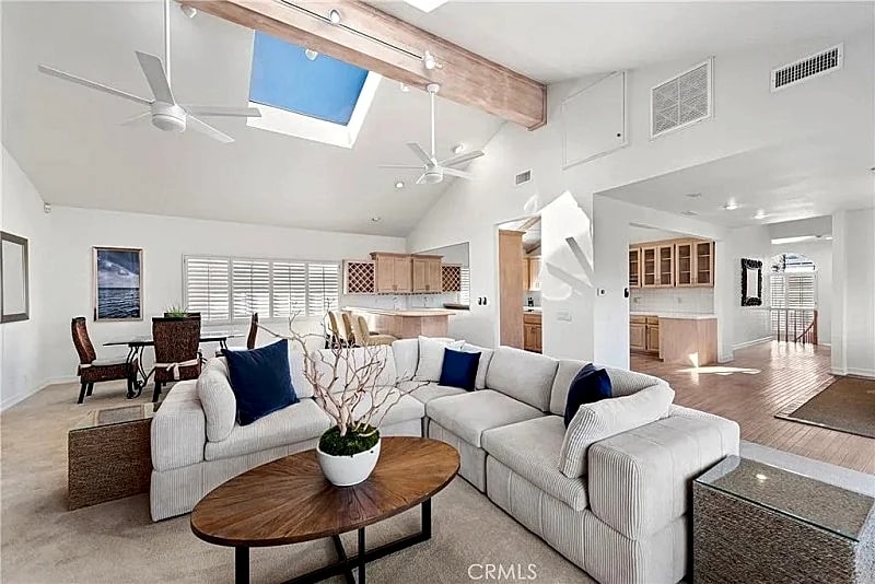 Elegant 4-Bedroom Home Only Steps from Corona del Mar Beach, Newport Beach in Newport Beach, California, United States — photo 3