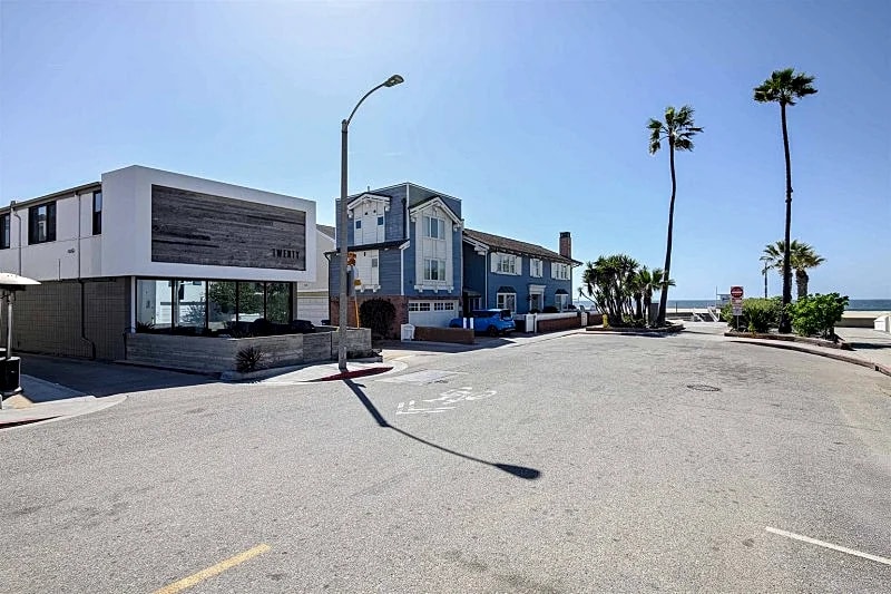 Tranquil Top-Floor 1-Bedroom Apartment Steps from the Sand in Hermosa Beach in Hermosa Beach, California, United States — photo 4