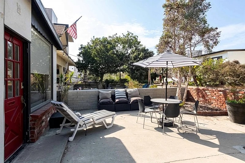 Charming Beachside 1-Bedroom Apartment on a Peaceful Walk-Street in North Hermosa in Hermosa Beach, California, United States — photo 4