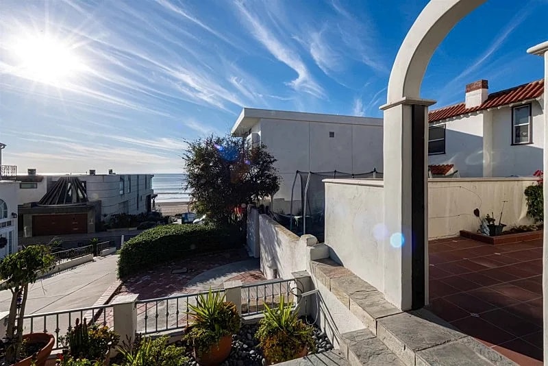 Hermosa Beach Luxury Living, Spacious 1-Bedroom with Private Patio & Garage in Hermosa Beach, California, United States — photo 2