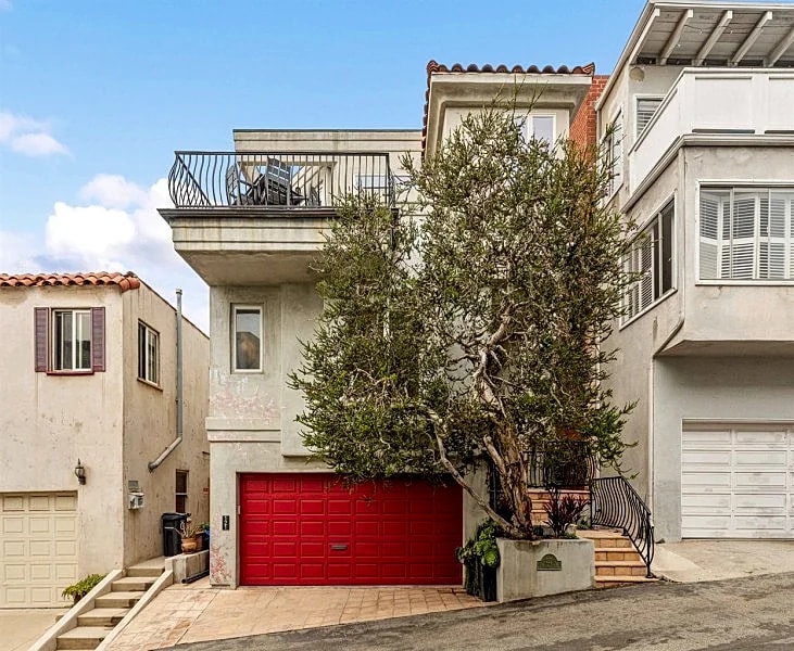 Oceanview Luxury Steps from Manhattan Beach – Fully Furnished Coastal Escape