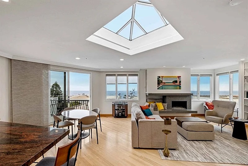 Oceanview Luxury Steps from Manhattan Beach – Fully Furnished Coastal Escape in Manhattan Beach, California, United States — photo 5