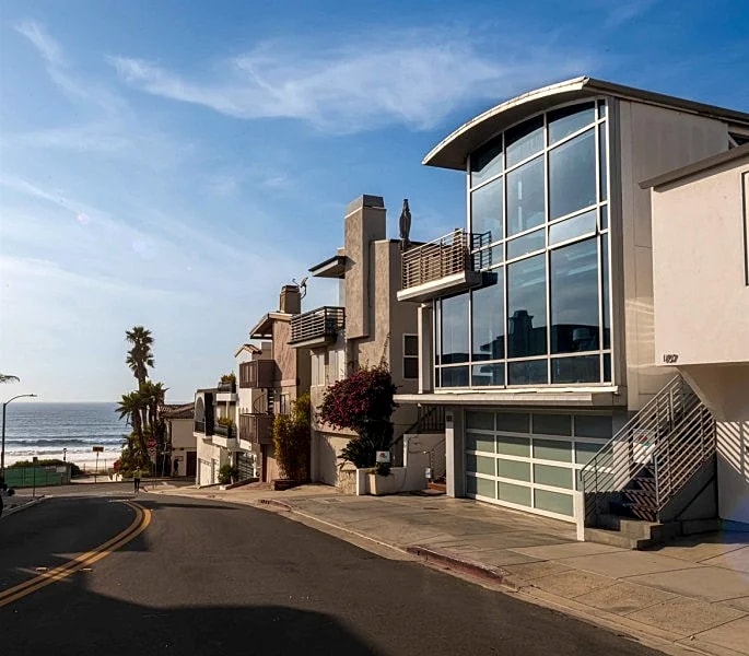 Modern Retreat with Panoramic Ocean Views in the Heart of Manhattan Beach