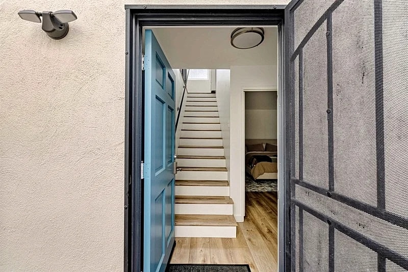 Steps from the Sand – Stylish Beach Getaway with Ocean Views & Private Patio in Manhattan Beach, California, United States — photo 5