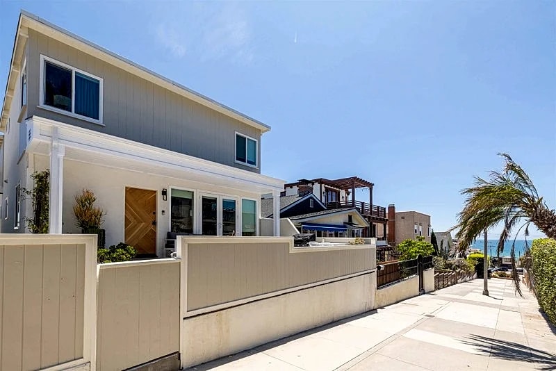 Oceanview Walk Street Beach House in North Hermosa – 4-Bed, 4-Bath, Patio in Hermosa Beach, California, United States — photo 3
