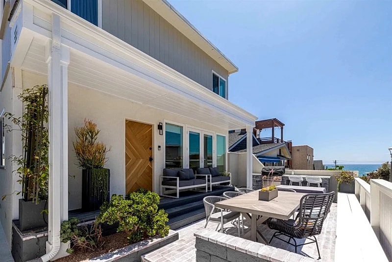 Oceanview Walk Street Beach House in North Hermosa – 4-Bed, 4-Bath, Patio in Hermosa Beach, California, United States — photo 5