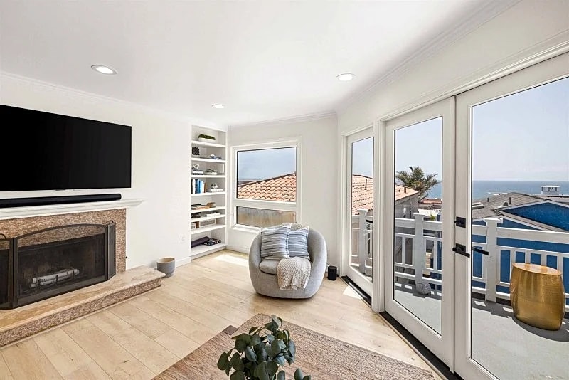 Modern Beachside Luxury with Ocean Views – 2 Blocks from the Sand - SCVR in Manhattan Beach, California, United States — photo 3