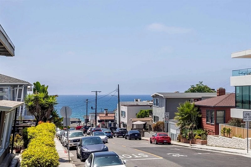 Ocean-View Living Just 3 Blocks from the Sand – Stylish 2-Bed, 2-Bath in North Hermosa in Hermosa Beach, California, United States — photo 4