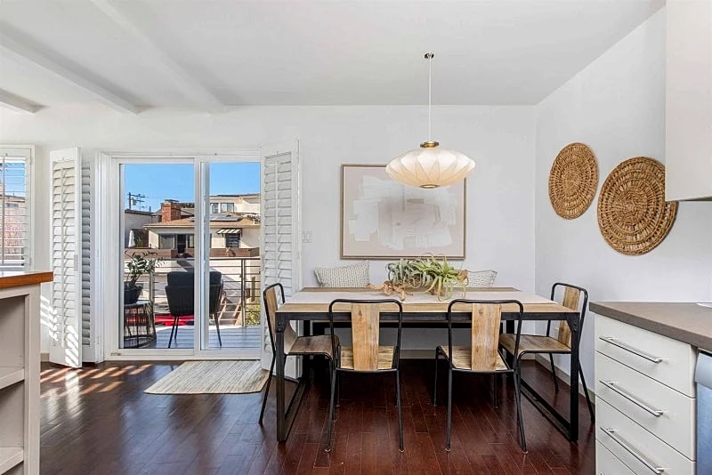 Charming Remodeled 3-Bed, 3-Bath Downtown Manhattan Beach Home with Parking in Manhattan Beach, California, United States — photo 5