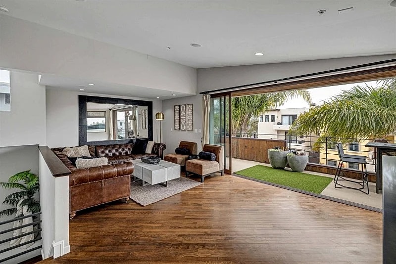 Ocean Breeze Townhouse with Sunset Views & Coastal Luxury in Manhattan Beach in Manhattan Beach, California, United States — photo 5