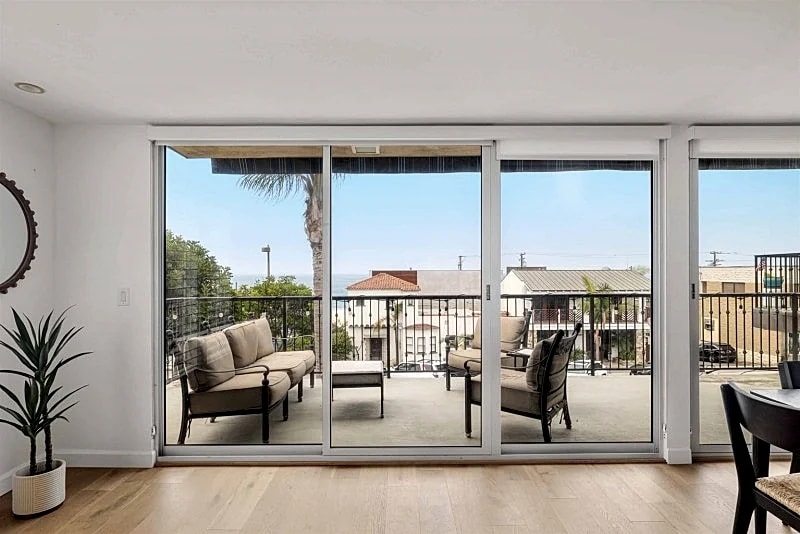 Ocean View Luxury: Stunning 2-Bed, 2-Bath Condo in the Heart of Manhattan Beach in Manhattan Beach, California, United States — photo 5