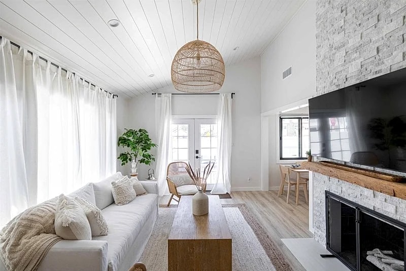 Experience Coastal Comfort: Stunning Remodeled Home in Hermosa Beach - SCVR in Hermosa Beach, California, United States — photo 3