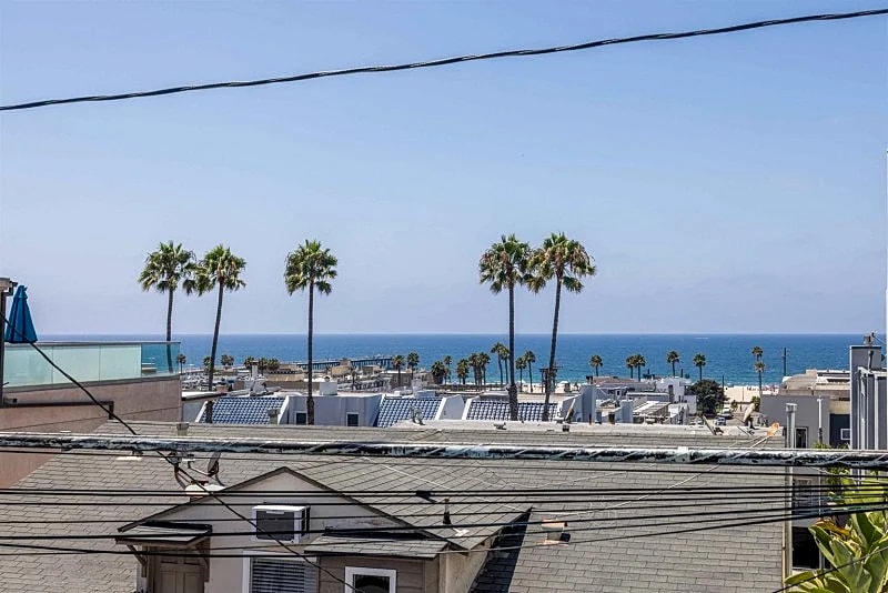 2-Bed Beach Home with Hot Tub & Deck, Steps from Hermosa Beach & Downtown in Hermosa Beach, California, United States — photo 4