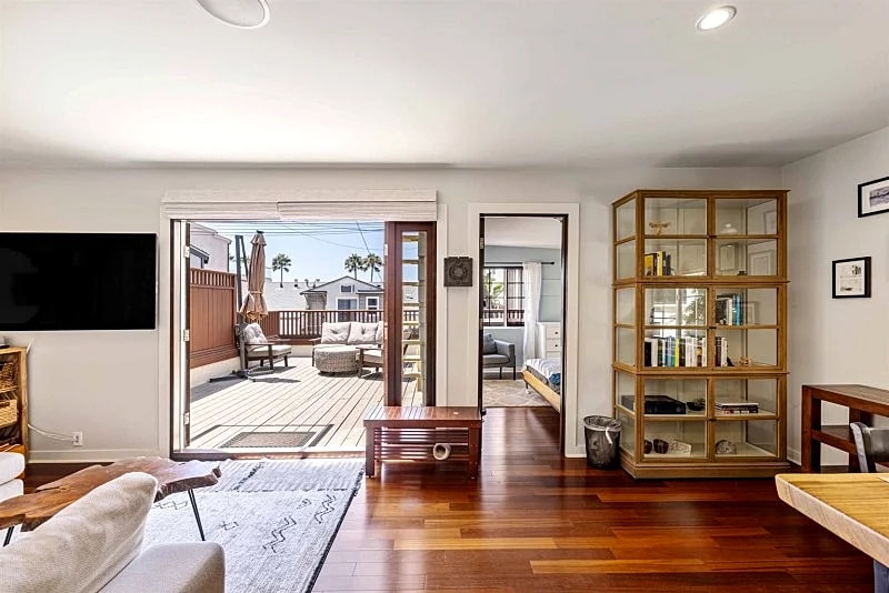 2-Bed Beach Home with Hot Tub & Deck, Steps from Hermosa Beach & Downtown in Hermosa Beach, California, United States — photo 5