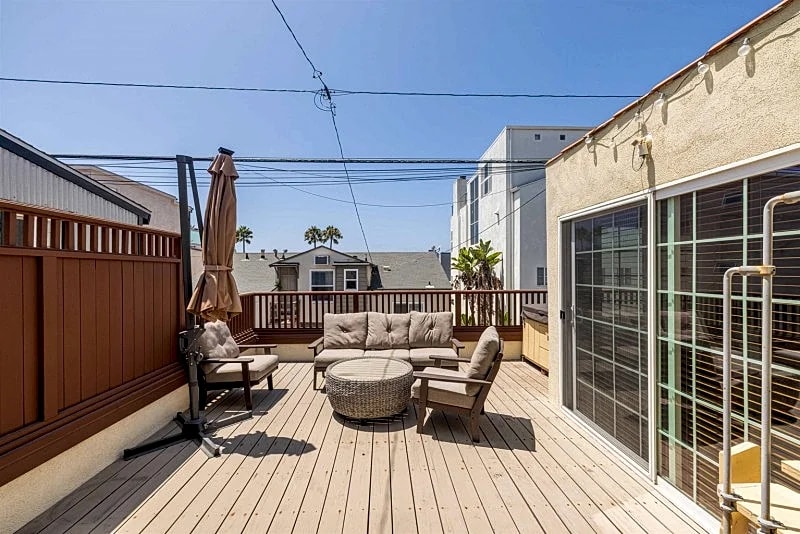 2-Bed Beach Home with Hot Tub & Deck, Steps from Hermosa Beach & Downtown in Hermosa Beach, California, United States — photo 2
