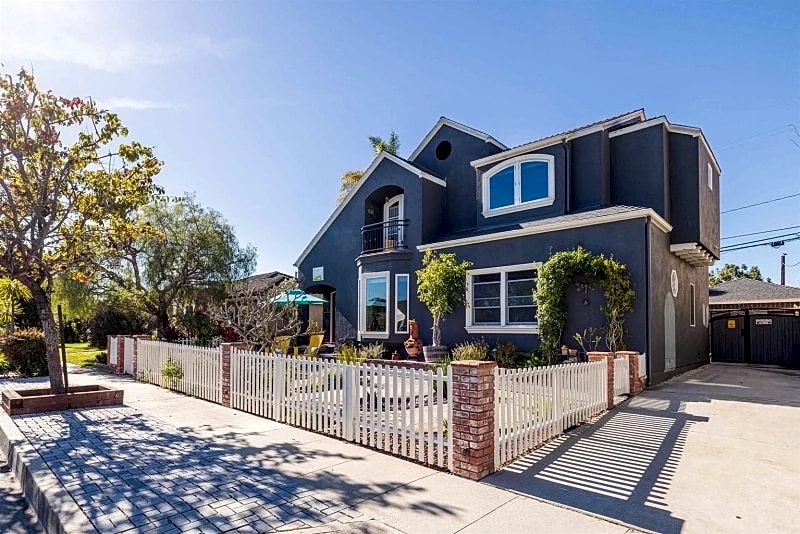 Coastal Family Living at 1605 Lynngrove, Fully Furnished Manhattan Beach Retreat in Manhattan Beach, California, United States — photo 2