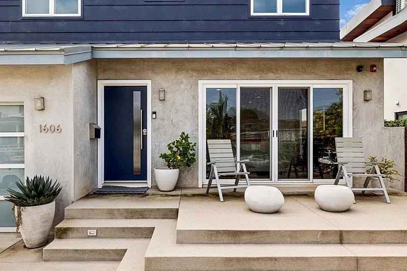 Charming 5-Bedroom Furnished Home in East Manhattan Beach, Perfect Coastal Retreat in Manhattan Beach, California, United States — photo 3