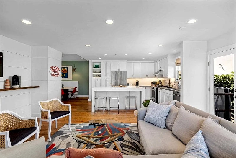 Charming 5-Bedroom Furnished Home in East Manhattan Beach, Perfect Coastal Retreat in Manhattan Beach, California, United States — photo 5