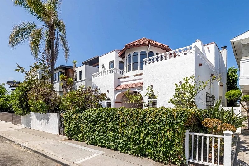 1831 Monterey Charming One Of A Kind Ocean View Spanish Style Beach Home! in Hermosa Beach, California, United States — photo 2
