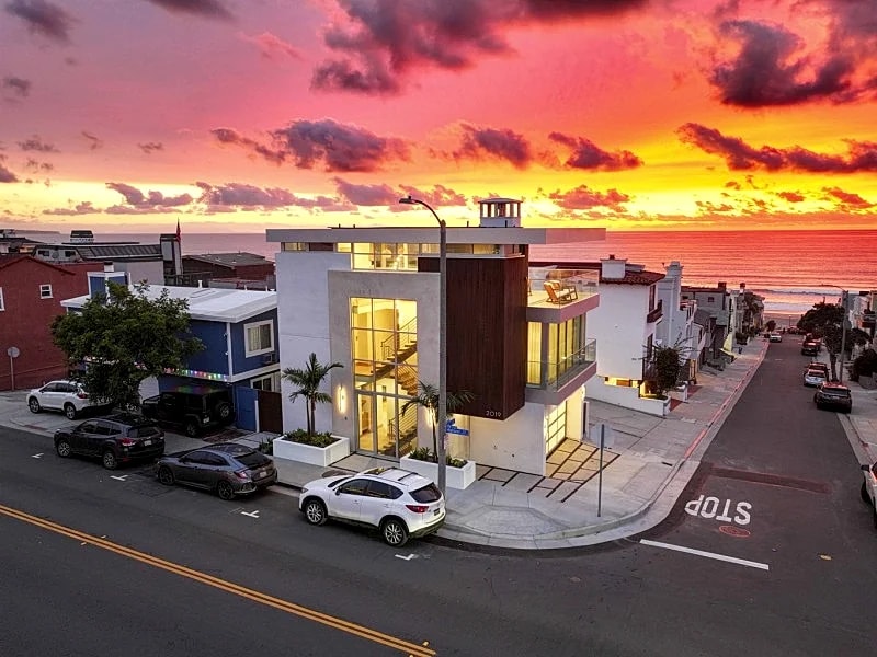 Coastal Luxury Retreat with Stunning Ocean Views – Steps from Manhattan Beach