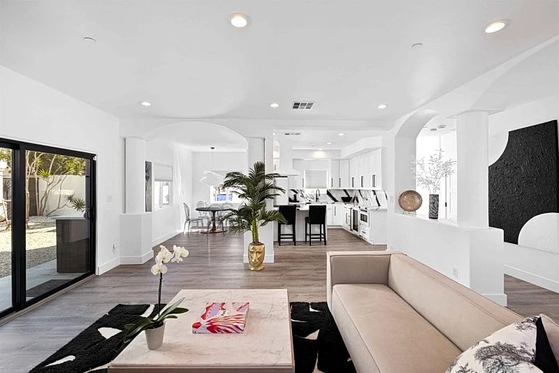 Designer Townhome Retreat in the Heart of Redondo Beach, Fully Furnished and Elegant in Redondo Beach, California, United States — photo 3