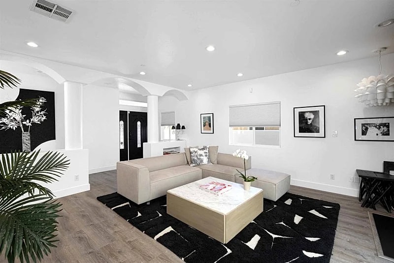 Designer Townhome Retreat in the Heart of Redondo Beach, Fully Furnished and Elegant in Redondo Beach, California, United States — photo 5