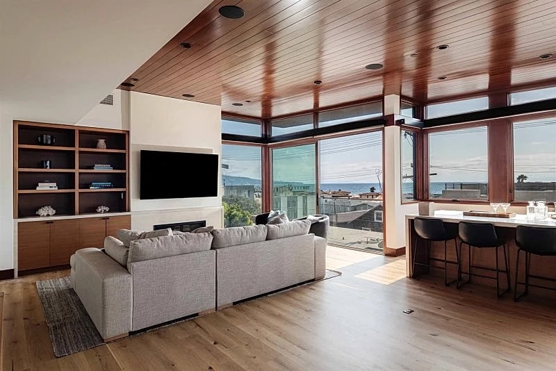 Oceanfront Luxury Retreat: Stunning 5-Bedroom Beach Home with Panoramic Views in Hermosa Beach, California, United States — photo 4