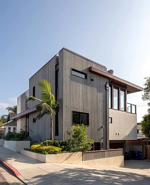 Oceanfront Luxury Retreat: Stunning 5-Bedroom Beach Home with Panoramic Views